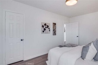 1347 E Bennett St in Compton, CA - Foto de edificio - Building Photo