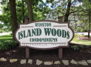 1111 Island Woods Dr in Indianapolis, IN - Building Photo - Building Photo