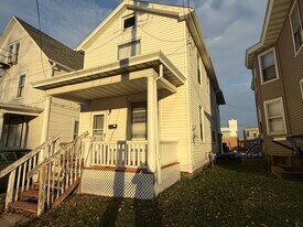 222 N Dubuque St in Iowa City, IA - Building Photo