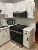 4 Brook Rd in Salem, NH - Building Photo