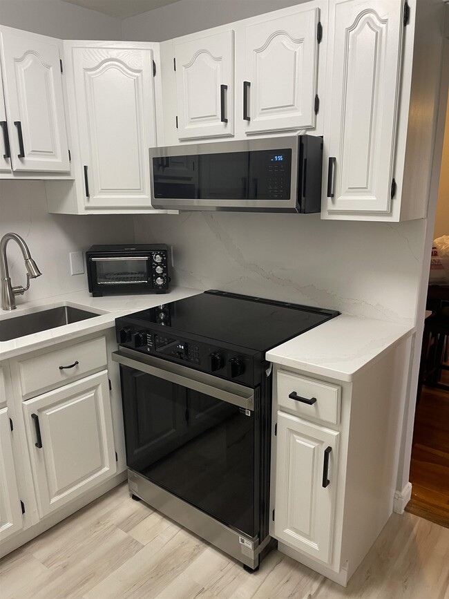 property at 4 Brook Rd