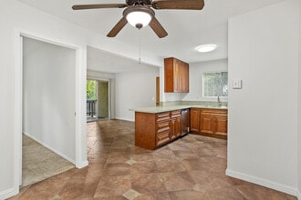 830 W Lincoln Ave in Escondido, CA - Building Photo - Building Photo