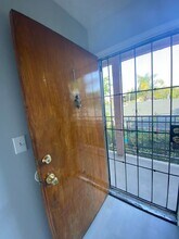 1039 in Signal Hill, CA - Building Photo - Interior Photo