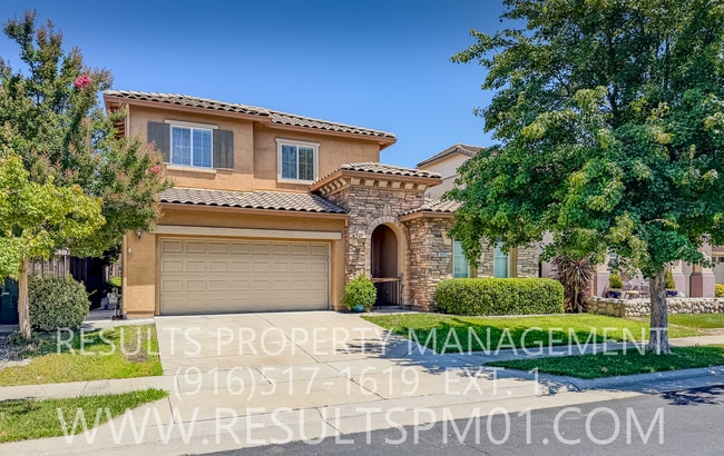 property at 2425 Foxcroft Cir