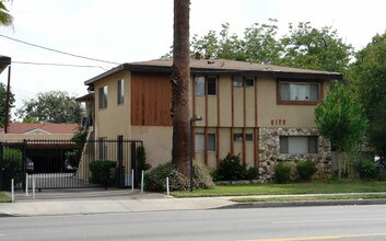 6126 Woodman Ave in Van Nuys, CA - Building Photo - Building Photo