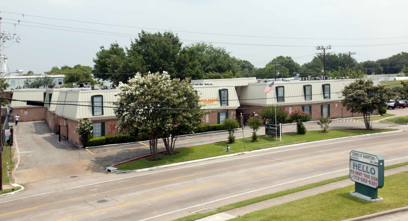 St Clarewood in Houston, TX - Foto de edificio