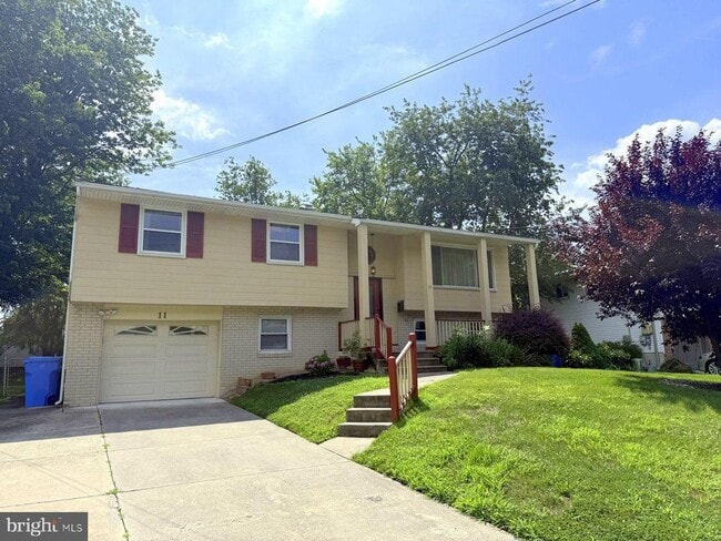 property at 11 Knollwood Dr