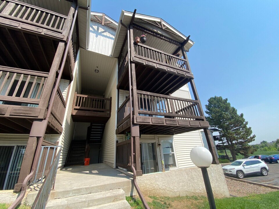 17505 E Mansfield Ave in Aurora, CO - Building Photo