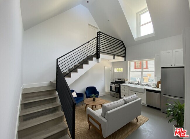 1301 W 22nd St in Los Angeles, CA - Building Photo - Building Photo