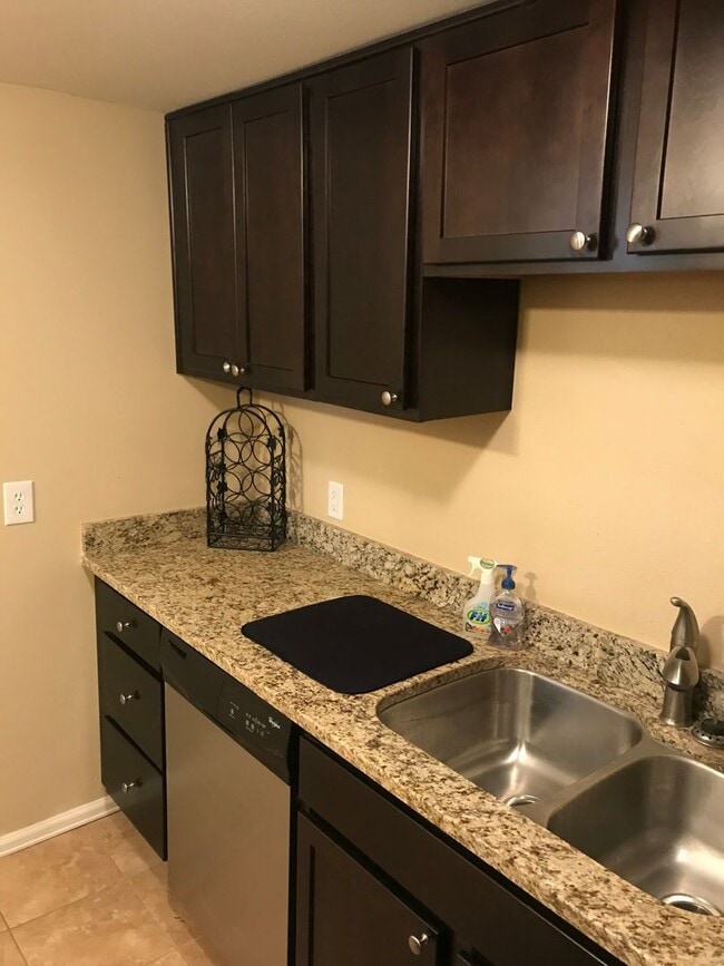 2215-2217 Reed Dr in Lakewood, CO - Foto de edificio - Building Photo