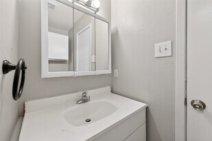 2446 Mayview Dr in Houston, TX - Building Photo