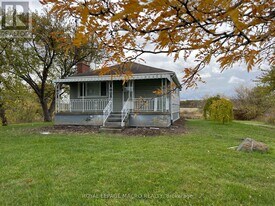 1032 Mud St E in Hamilton, ON - Building Photo