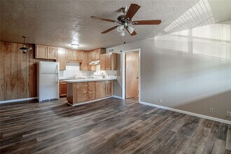 120 McAdams Ln-Unit -H in Huntsville, TX - Building Photo - Building Photo