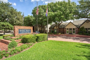 Park West Apartments in Fort Worth, TX - Building Photo