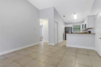 2130 Arbour Walk Cir in Naples, FL - Building Photo - Building Photo