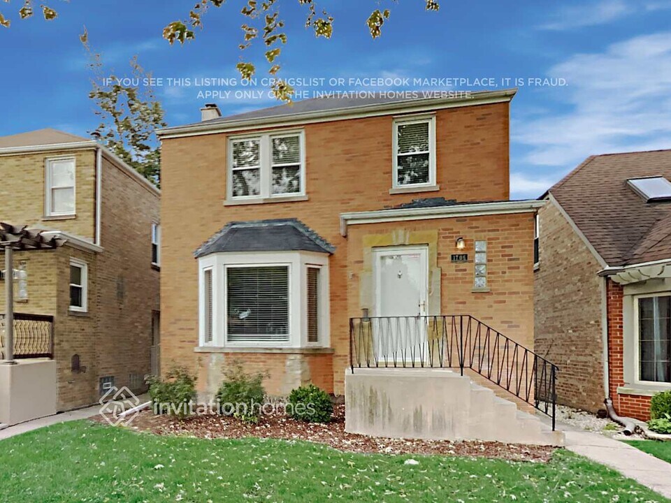 1706 N 75th Ct in Elmwood Park, IL - Foto de edificio