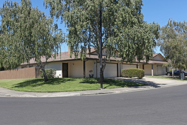 5111-5339 Basilica Dr in Stockton, CA - Foto de edificio - Building Photo