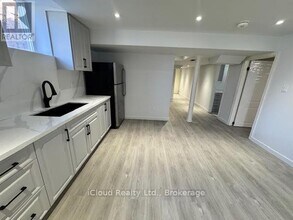 28 Tianalee Crescent in Brampton, ON - Building Photo - Building Photo