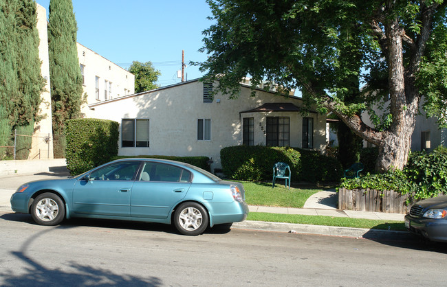 322 Cornell Dr in Burbank, CA - Building Photo - Building Photo