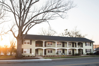 Campus Walk at East Carolina in Greenville, NC - Building Photo - Building Photo