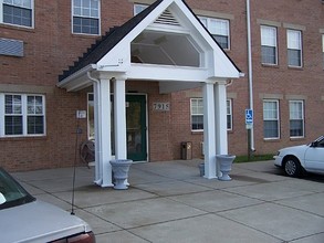 Spanish Cove Senior Housing in Louisville, KY - Building Photo - Building Photo