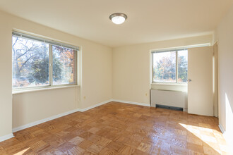 Kensington House in Kensington, MD - Building Photo - Interior Photo