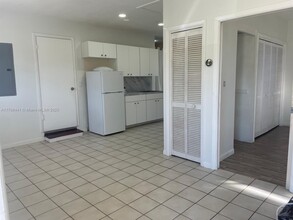 13220 SW 99th Ct-Unit -1 in Miami, FL - Building Photo - Building Photo