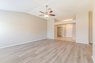 401 MacKay St in Henderson, NV - Building Photo - Building Photo