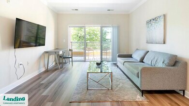 3300 East-West Hwy, Unit 422 in Hyattsville, MD - Foto de edificio - Building Photo