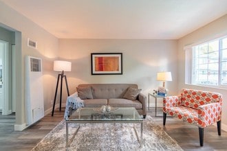 Mattox Apartments in Hayward, CA - Foto de edificio - Building Photo