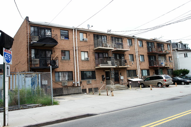 3141-3149 Linden Pl in Flushing, NY - Foto de edificio - Building Photo