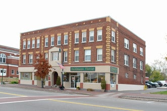 13-15 W Broadway in Derry, NH - Building Photo - Building Photo