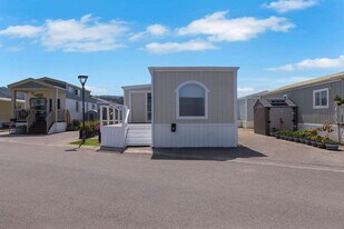 22 Dahlberg Dr in Pacifica, CA - Building Photo