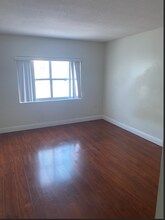 400 Kings Point Dr in Sunny Isles Beach, FL - Building Photo - Building Photo