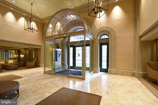 2151 Jamieson Ave in Alexandria, VA - Building Photo