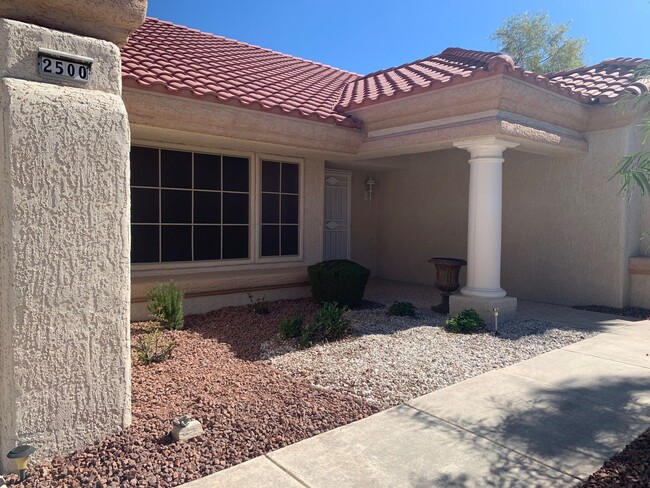 2500 Desert Sands Dr in Las Vegas, NV - Foto de edificio - Building Photo