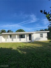2027 Maravilla Cir in Ft. Myers, FL - Building Photo - Building Photo
