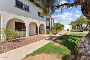 4251 N Miller Rd in Scottsdale, AZ - Building Photo