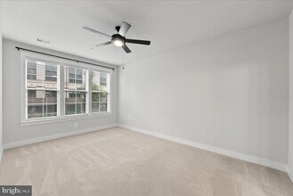 2320 Field Point Rd in Herndon, VA - Building Photo - Building Photo
