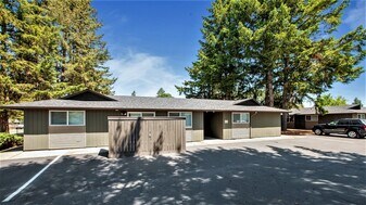 Edgewood Apartments in Lakewood, WA - Building Photo
