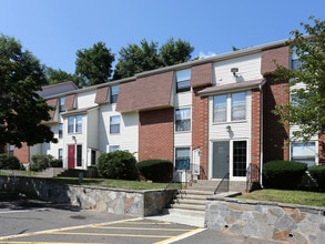 Ridgefield Apartments in Middletown, CT - Foto de edificio - Building Photo