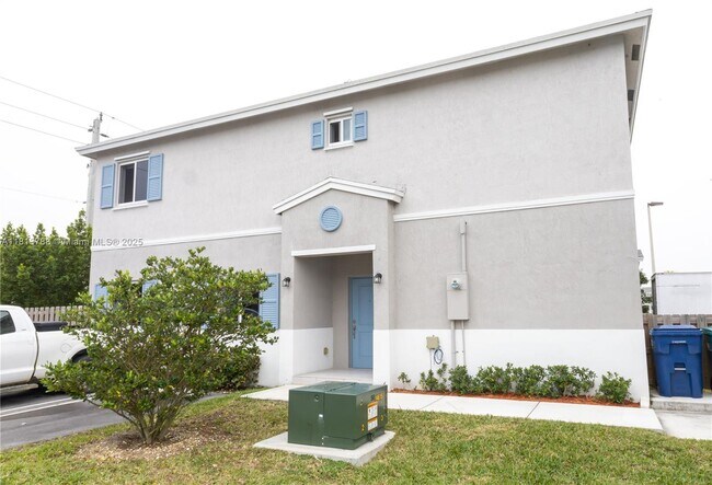 1205 NW 3rd Ln in Florida City, FL - Building Photo - Building Photo