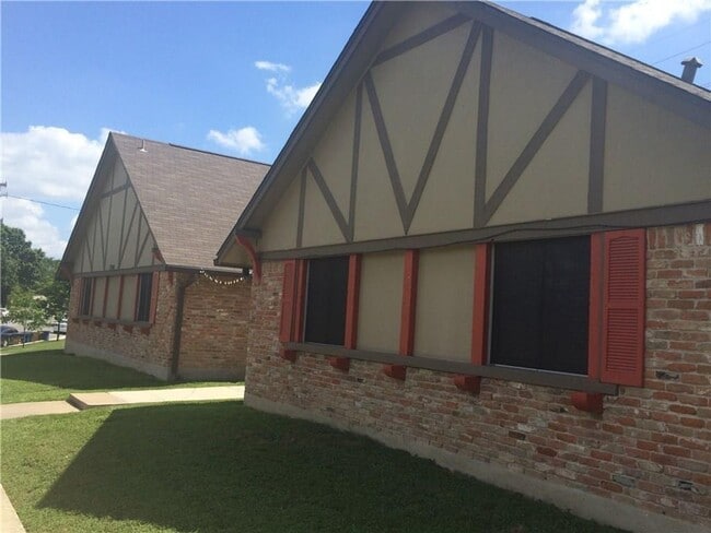 7208 Creekside Dr in Austin, TX - Building Photo - Building Photo