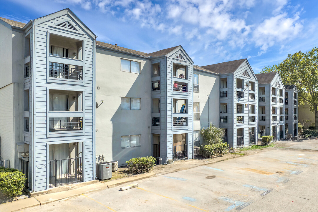 7979 Westheimer Apartments in Houston, TX - Building Photo