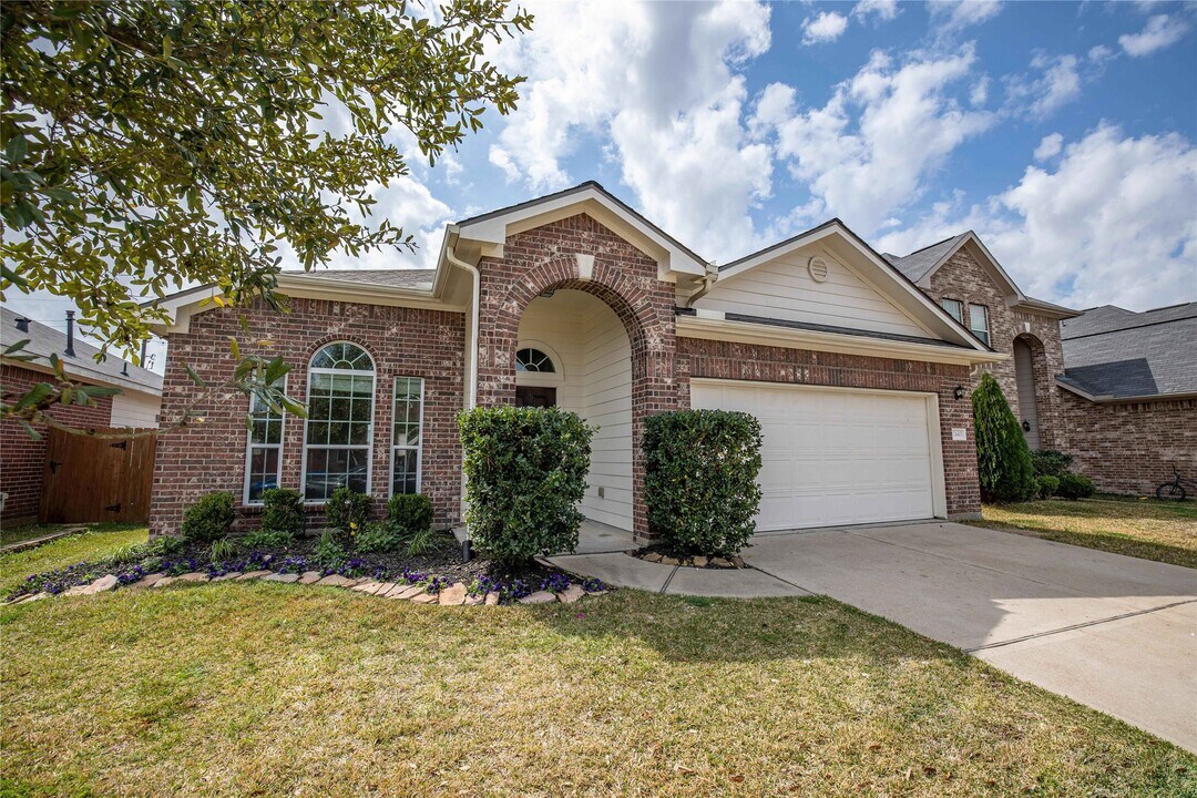 24415 Hikers Bend Dr in Katy, TX - Building Photo