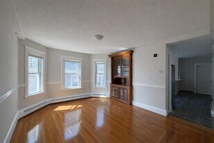 441 Broadway, Unit 441 in Somerville, MA - Building Photo