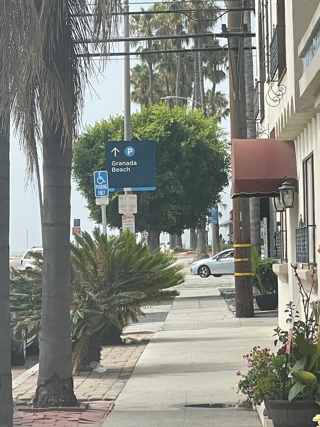 43 Granada Ave, Unit 4 in Long Beach, CA - Building Photo - Building Photo