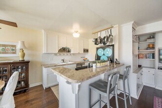 1720 Ardmore Ave, Unit 227 in Hermosa Beach, CA - Foto de edificio - Building Photo