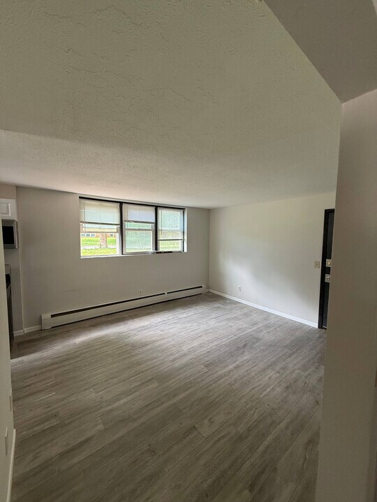 7616 69th Ave N in Minneapolis, MN - Building Photo