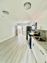 1648 NW 35th St, Unit 7 in Miami, FL - Foto de edificio - Building Photo